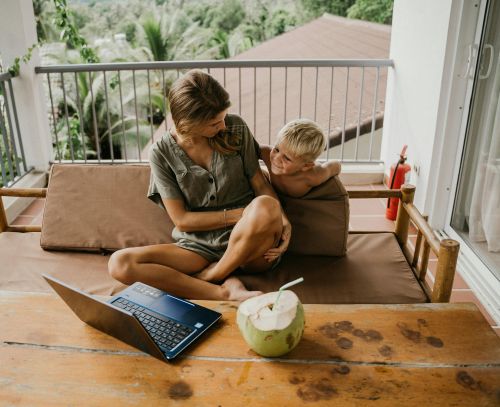familia feliz con su seguro de hogar